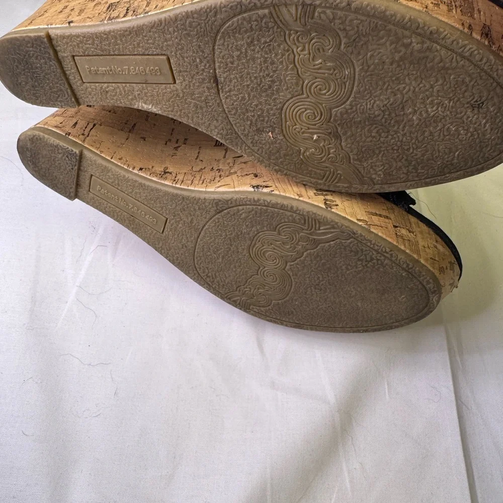 Women’s‎ Black Wedge Sandals size 7